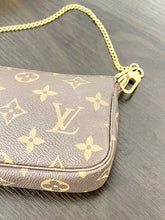 Load image into Gallery viewer, LOUIS VUITTON Monogram Mini Pochette Accessoires