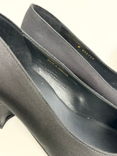 Load image into Gallery viewer, CHANEL 2020 Grosgrain Fabric Uniform Pumps in Black - EU37