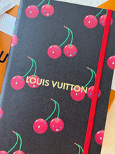 Load image into Gallery viewer, π LOUIS VUITTON 2025 LV x TM Takashi Murakami Cherry  Jane Notebook MM