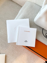 Load image into Gallery viewer, HERMES 2024 Swift Calfskin Leather Mini Lindy Handbag / White / GHW