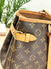 Load image into Gallery viewer, LOUIS VUITTON Monogram Batignolles Horizontal Shoulder Bag