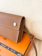 Load image into Gallery viewer, đ¤NEW! Hermès Hermesnap Wallet / Gold / Epsom / Palladium Hardware