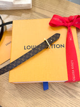 Load image into Gallery viewer, LOUIS VUITTON 2024 LV Mini Flowergram 15mm Reversible Belt - Black - 90cm