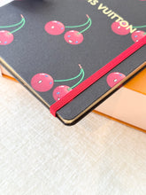 Load image into Gallery viewer, π LOUIS VUITTON 2025 LV x TM Takashi Murakami Cherry  Jane Notebook MM