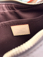 Load image into Gallery viewer, LOUIS VUITTON 2024 Monogram Croissant MM Shoulder Bag