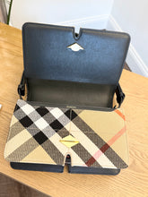 Load image into Gallery viewer, BURBERRY 2024 Snip Shoulder Bag in Sand