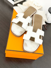 Load image into Gallery viewer, ▪️SOLD▪️HERMES Oran Sandals in White - EU37.5