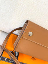 Load image into Gallery viewer, đ¤NEW! Hermès Hermesnap Wallet / Gold / Epsom / Palladium Hardware