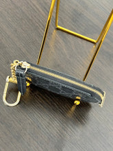 Load image into Gallery viewer, GUCCI Guccisima Leather Key Case in Black