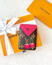 Load image into Gallery viewer, π LOUIS VUITTON LV x TM Takashi Murakami Monogram Cherry Porte-Cartes Magnet