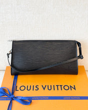 Load image into Gallery viewer, LOUIS VUITTON Epi Leather Pochette Accessoires / Black