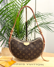 Load image into Gallery viewer, LOUIS VUITTON 2024 Monogram Croissant MM Shoulder Bag
