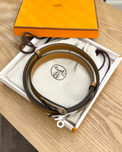 Load image into Gallery viewer, HERMES 2022 Epsom Leather Kelly 18 Belt in Gold