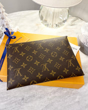 Load image into Gallery viewer, LOUIS VUITTON Monogram Large Kirigami Pochette