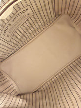 Load image into Gallery viewer, LOUIS VUITTON 2022 Neverfull GM Monogram Tote Bag In Beige