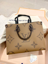 Load image into Gallery viewer, LOUIS VUITTON 2021 OnTheGo MM Monogram Reverse Tote Bag
