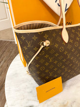 Load image into Gallery viewer, LOUIS VUITTON 2022 Neverfull GM Monogram Tote Bag In Beige