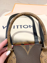 Load image into Gallery viewer, LOUIS VUITTON 2021 OnTheGo MM Monogram Reverse Tote Bag