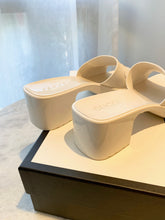 Load image into Gallery viewer, GUCCI Women's Rubber Slide Sandal - White - EU (39)