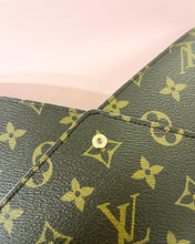 Load image into Gallery viewer, LOUIS VUITTON Monogram Large Kirigami Pochette