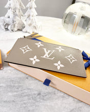 Load image into Gallery viewer, LOUIS VUITTON Empriente Leather Zippy Coin Holder In Dove/Cream