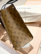 Load image into Gallery viewer, LOUIS VUITTON 2021 OnTheGo MM Monogram Reverse Tote Bag