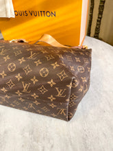 Load image into Gallery viewer, LOUIS VUITTON Graceful MM Monogram Canvas Hobo Bag in Peony