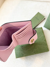 Load image into Gallery viewer, GUCCI Medium Double G Bi-Fold Compact Wallet with Bamboo / Pink
