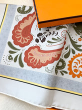 Load image into Gallery viewer, Hermès 2025 Guepards Bandana Double Face Scarf 90 in Noir / Ardoise / Rose
