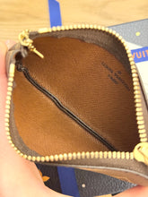 Load image into Gallery viewer, LOUIS VUITTON 2024 Monogram Cles Chain Key Pouch
