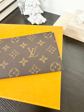 Load image into Gallery viewer, LOUIS VUITTON 2022 Monogram Coated Canvas Zippy Coin Holder - Fuchsia
