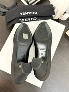 CHANEL 2020 Grosgrain Fabric Uniform Pumps in Black - EU37