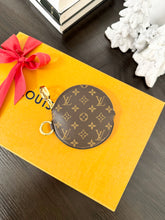 Load image into Gallery viewer, ▪️SOLD▪️LOUIS VUITTON 2020 Monogram Mini Round Coin Purse
