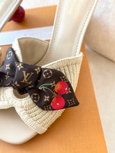 Load image into Gallery viewer, 🍒 LOUIS VUITTON LV x TM Takashi Murakami Raffia Cherry Cherie Mule / (EU) 38.5
