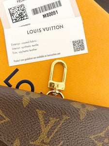 LOUIS VUITTON 2021 Monogram Card Holder in Khaki Green