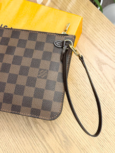 LOUIS VUITTON Neverfull Damier Ebene Pochette Wristlet Pouch in Cherry