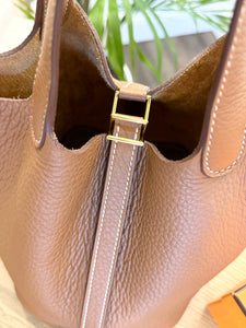 HERMES Taurillon Clemence Picotin Lock 18 PM Bucket Bag in Gold