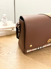 Load image into Gallery viewer, [SOLD]BURBERRY 2024 Vintage Check Note Crossbody Bag in Tan
