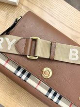 Load image into Gallery viewer, [SOLD]BURBERRY 2024 Vintage Check Note Crossbody Bag in Tan
