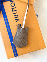 Load image into Gallery viewer, 🐶NEW!! LOUIS VUITTON 2025 Monogram LV Dog Bag Charm
