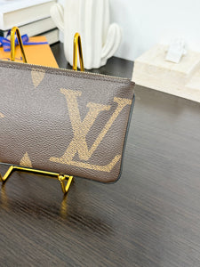 LOUIS VUITTON 2023 Monogram Giant Rectangular Wristlet Pouch