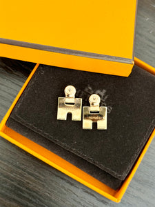 HERMES Rose Gold Lacquer Eileen Earrings in White