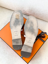 Load image into Gallery viewer, ✨ICONIC✨Hermes Women’s Calfskin Oran Sandals / Gold / (EU)38.5
