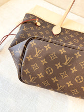 Load image into Gallery viewer, LOUIS VUITTON 2024 Monogram Neverfull MM Monogram Tote / Cherry
