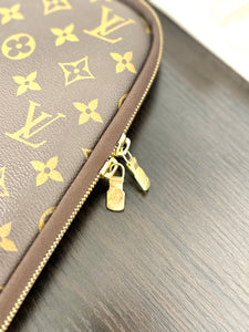 LOUIS VUITTON Monogram Canvas 15 Inch Laptop Case