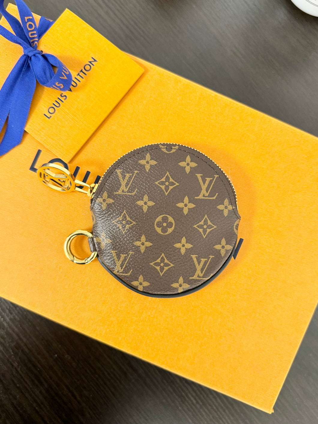 LOUIS VUITTON 2023 Monogram Mini Round Coin Purse