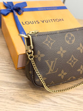 Load image into Gallery viewer, LOUIS VUITTON Monogram Canvas Mini Pochette Accessoires
