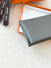 Load image into Gallery viewer, HERMES 2024 Calvi Duo Compact Card Holder in Gris Meyer / Evercolor
