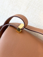 Load image into Gallery viewer, ✨TIMELESS✨Hermès Constance 24 Gold / Evercolor / Gold Hardware
