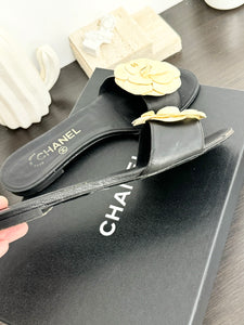 CHANEL Camellia Flower Leather Flat Sandals in Black/White - EU37.5